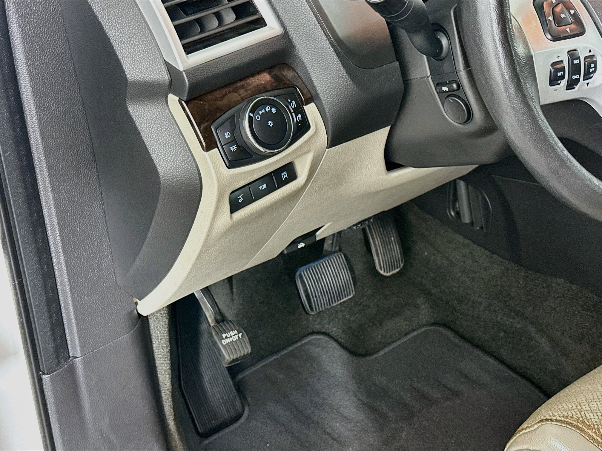 Used 2015 Ford Explorer Limited w/ Equipment Group 302A FWD image 17