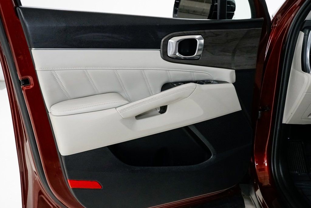 Certified 2024 Kia Sorento SX image 9