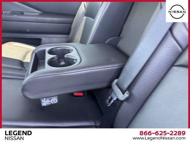 Used 2024 Nissan Pathfinder SL AWD/4WD image 13