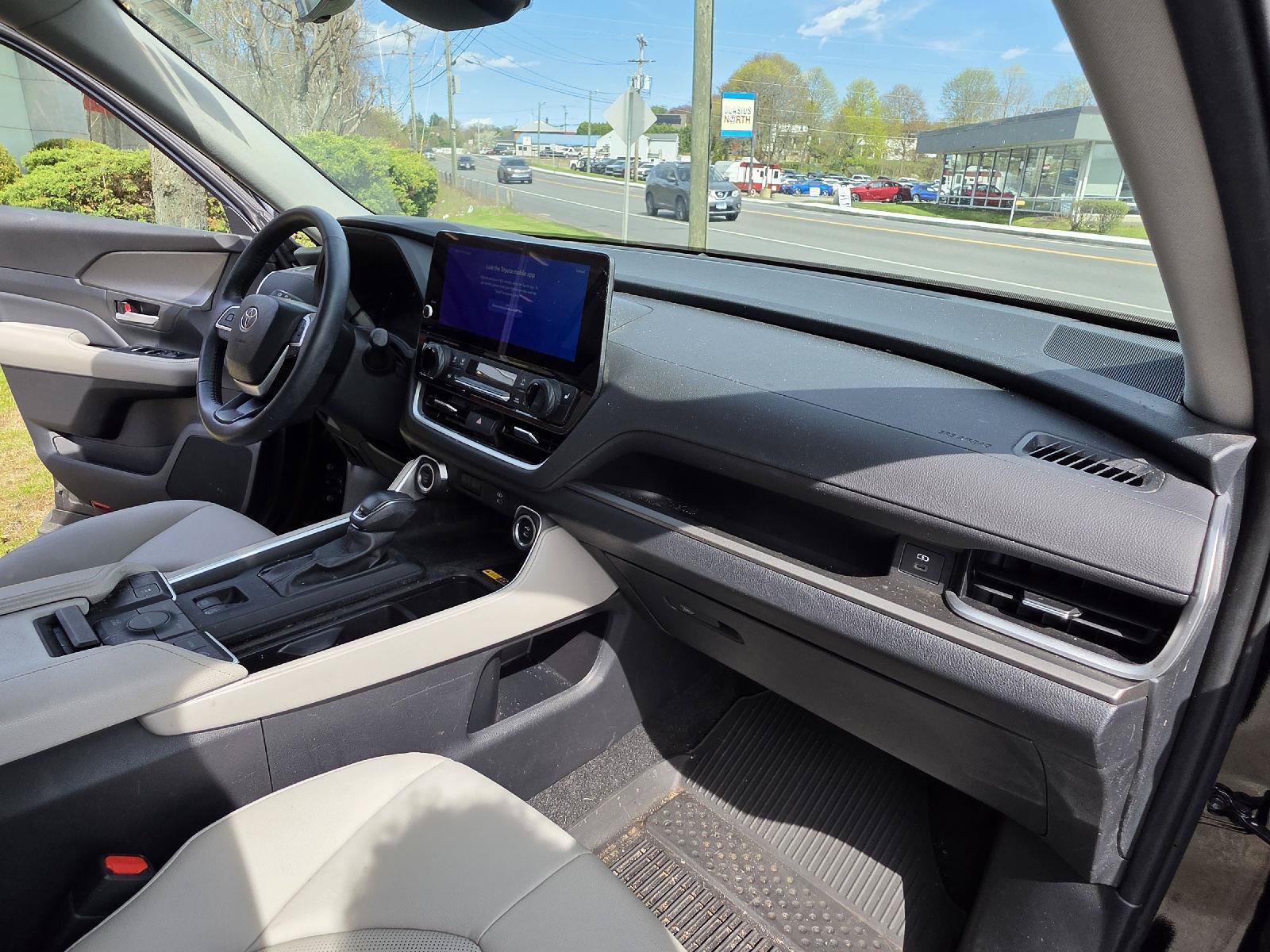 Used 2024 Toyota Grand Highlander AWD image 20
