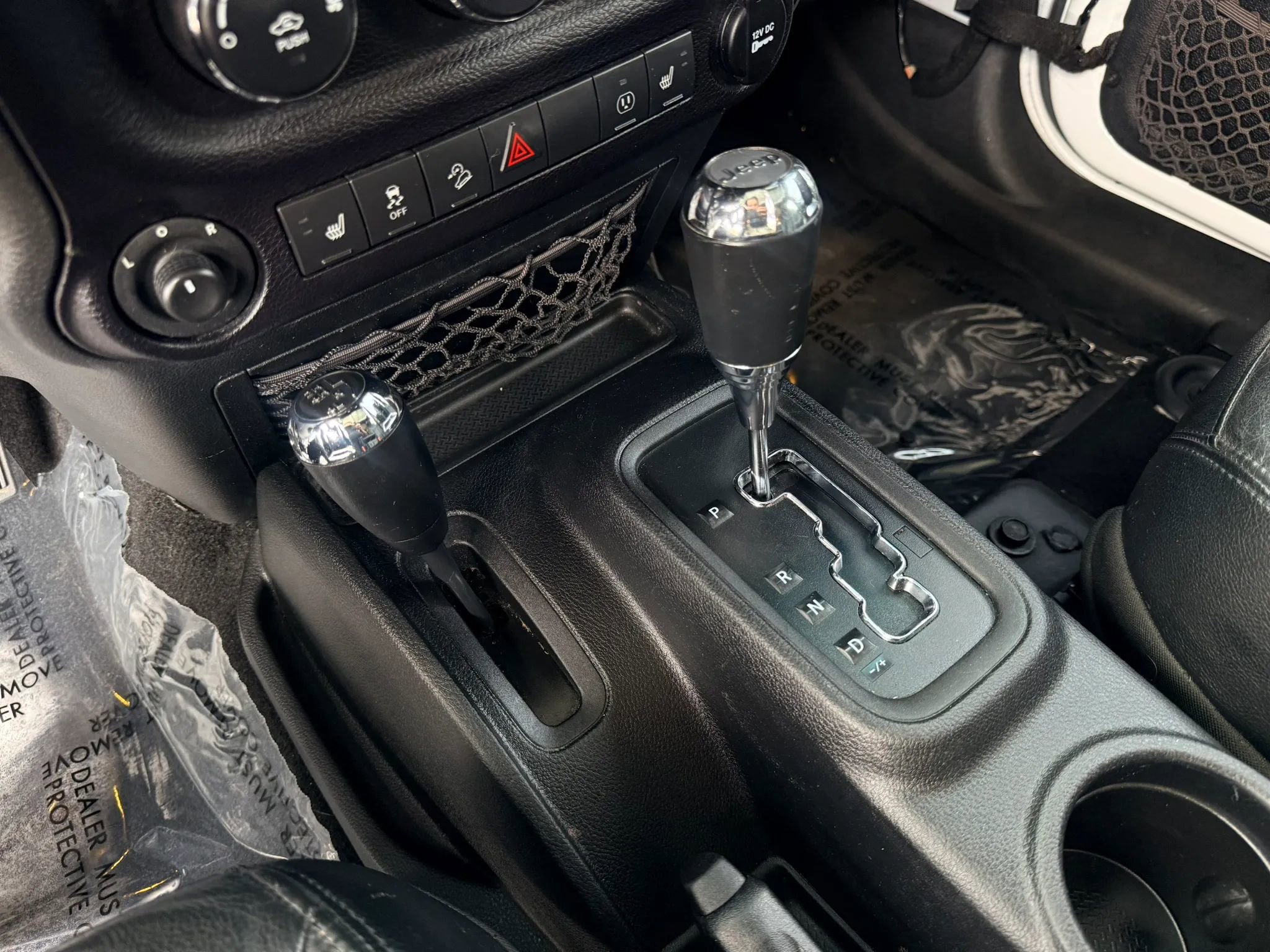 Used 2015 Jeep Wrangler Unlimited Sahara AWD/4WD image 17
