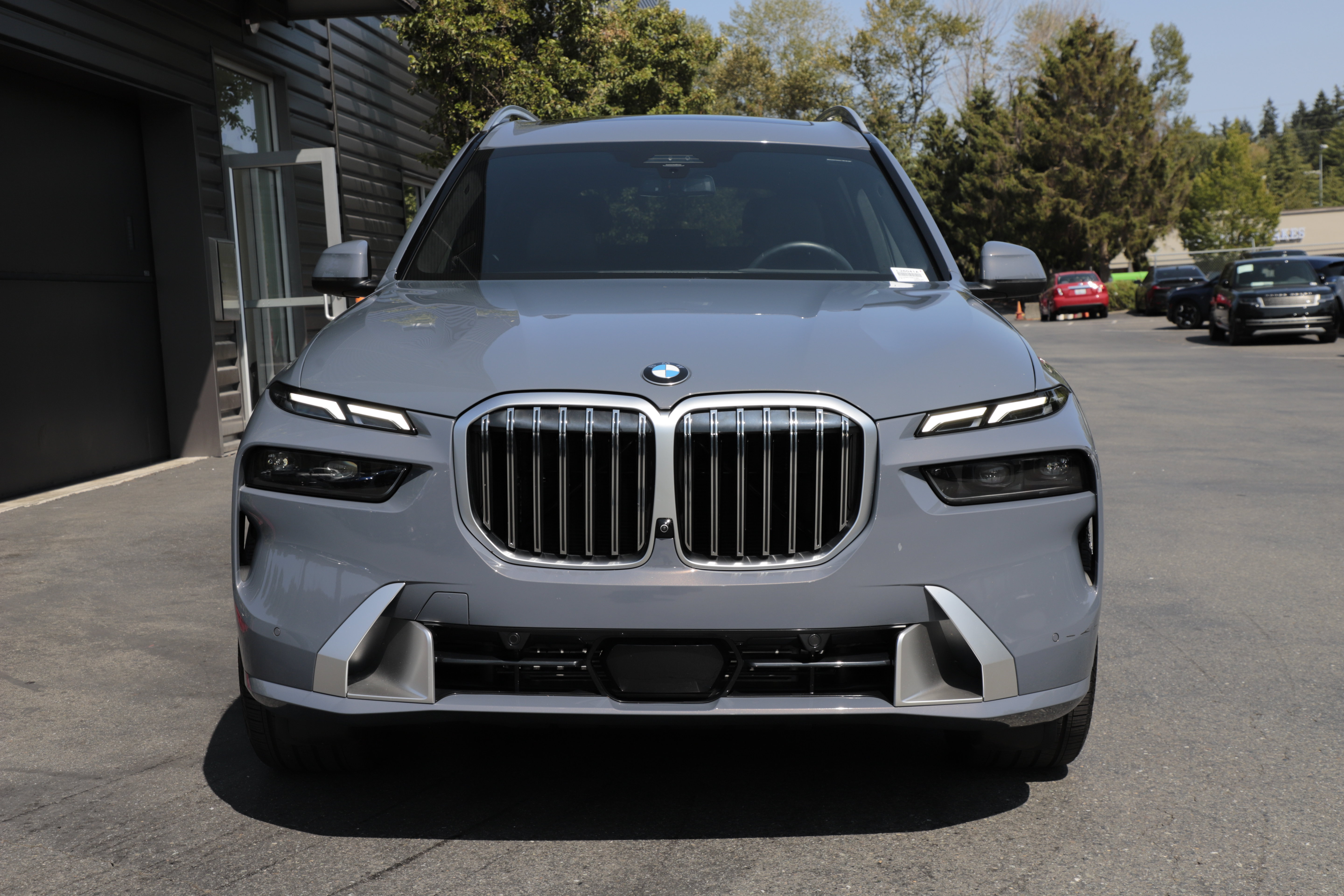 Used 2024 BMW X7 xDrive40i w/ Executive Package AWD/4WD image 4