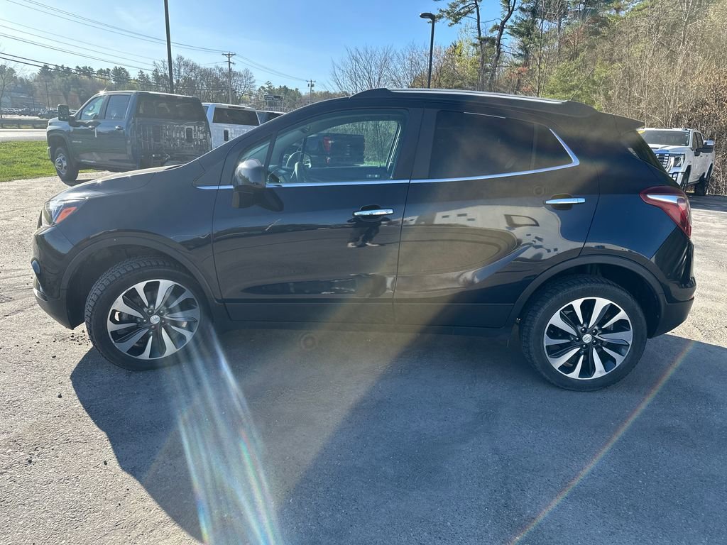 Used 2021 Buick Encore Preferred AWD/4WD image 2