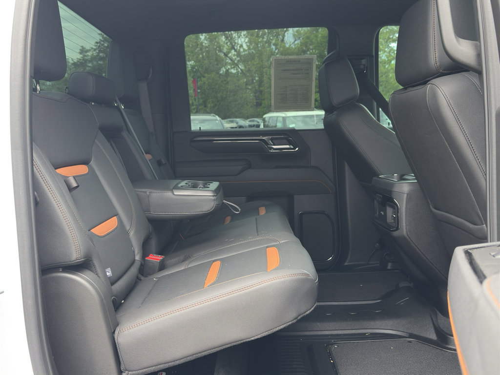 Used 2025 GMC Sierra 2500 AT4 image 16