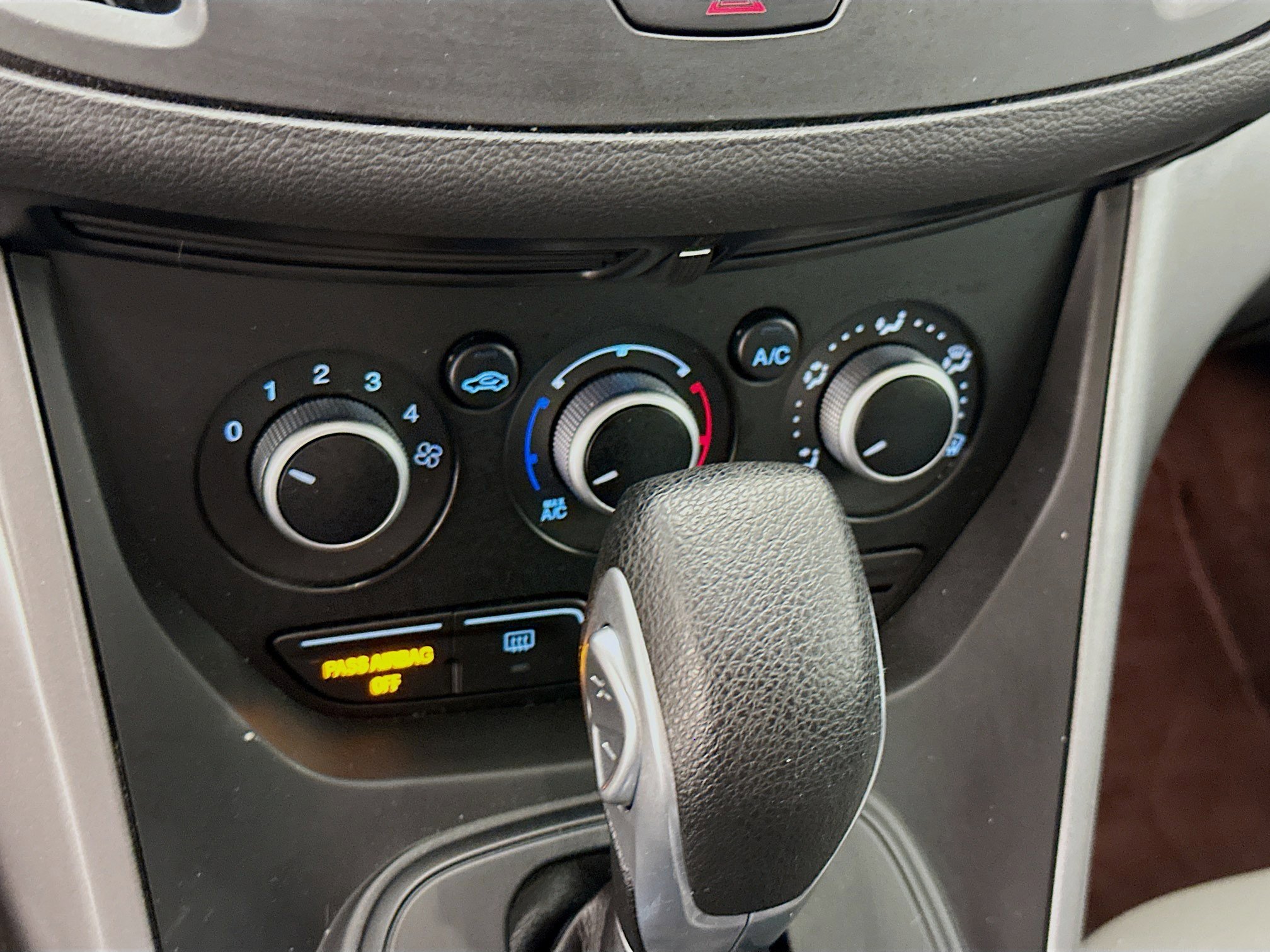 Used 2015 Ford Escape SE image 23