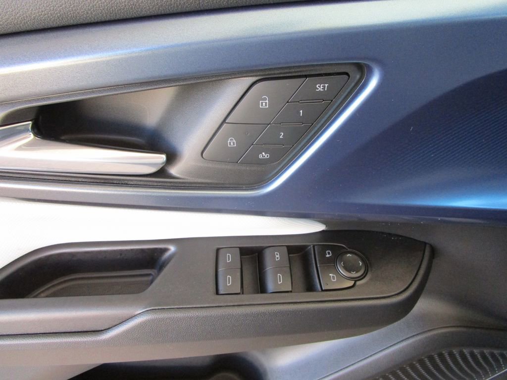 New 2026 Chevrolet Equinox EV LT w/ Convenience Package II image 20