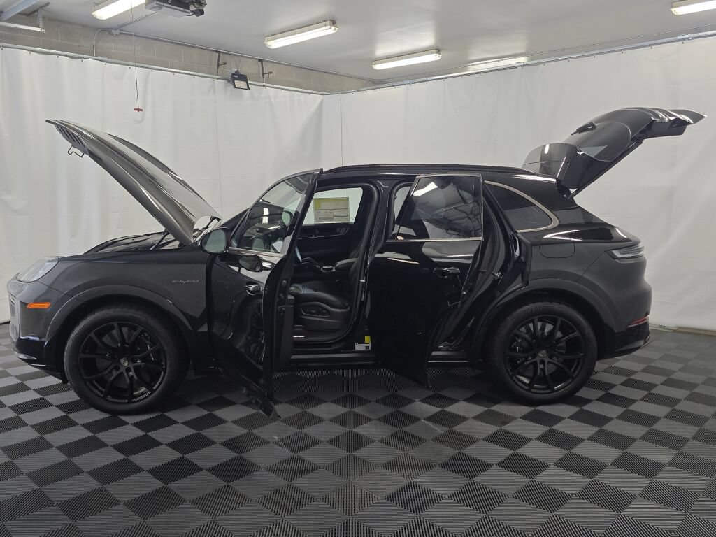 New 2026 Porsche Cayenne Turbo AWD/4WD image 13