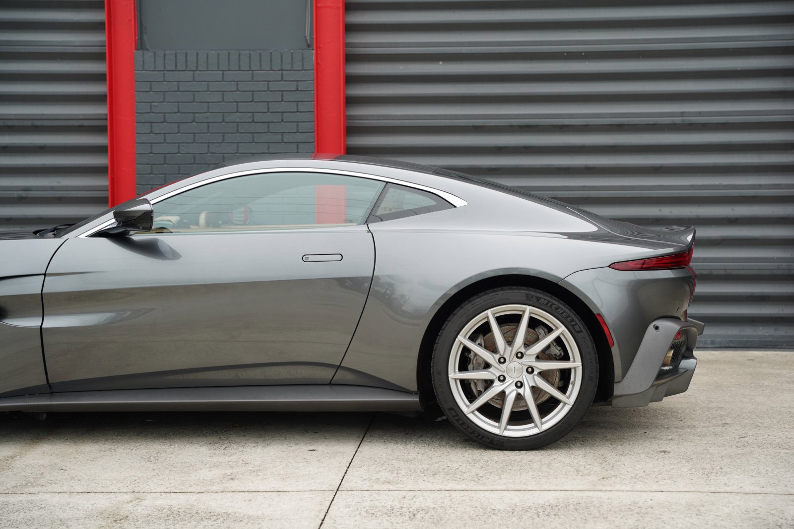 Used 2020 Aston Martin V8 Vantage Coupe RWD image 11