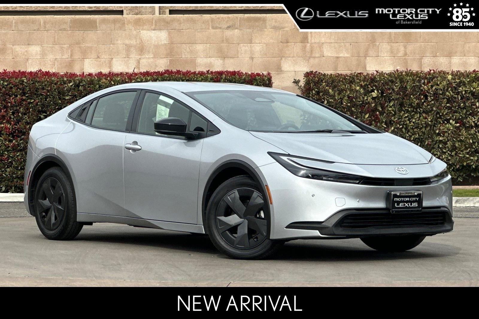 Used 2025 Toyota Prius LE image 1