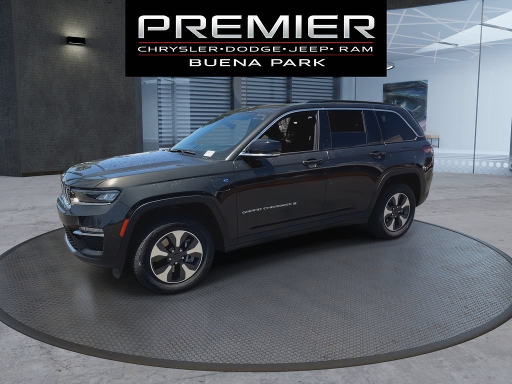 Used 2024 Jeep Grand Cherokee Limited 4xe AWD/4WD image 4