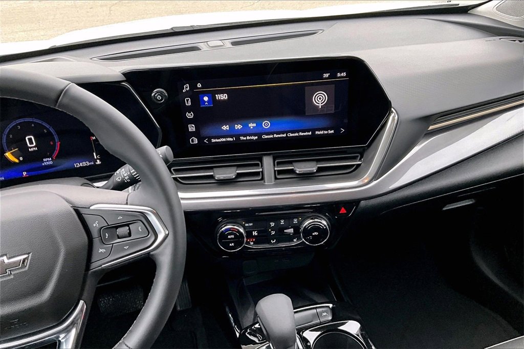 Used 2025 Chevrolet Trax ACTIV w/ Sunroof Package image 6