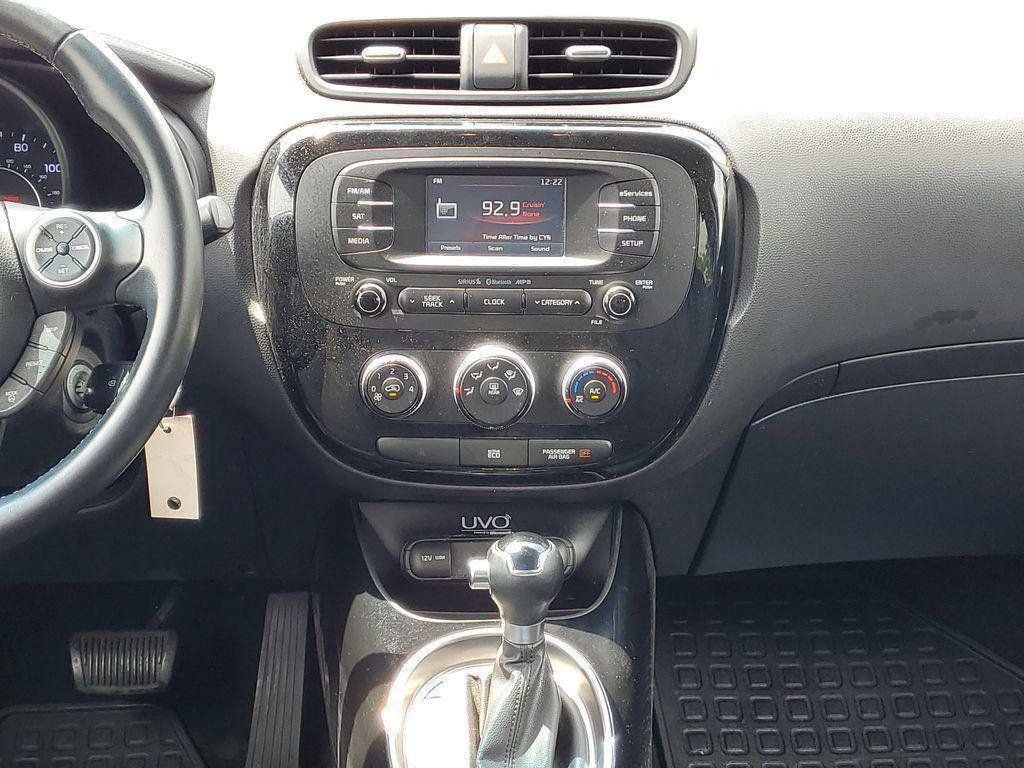 Used 2015 Kia Soul ! FWD image 23
