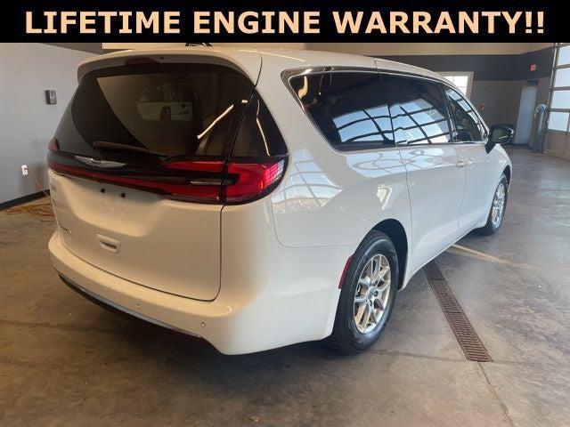 Certified 2024 Chrysler Pacifica Touring-L image 8