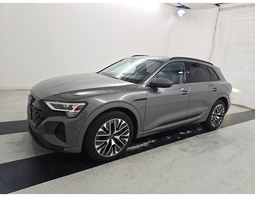 Used 2024 Audi Q8 e-tron Premium Plus AWD/4WD image 3