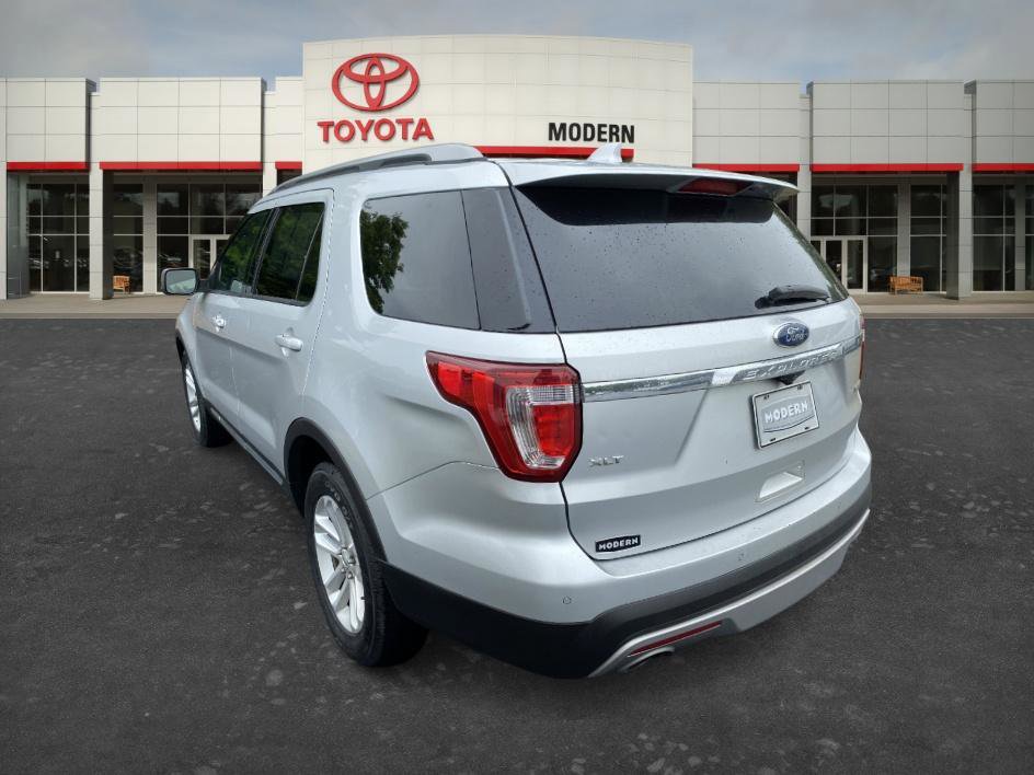 Used 2016 Ford Explorer XLT w/ Equipment Group 202A FWD image 6