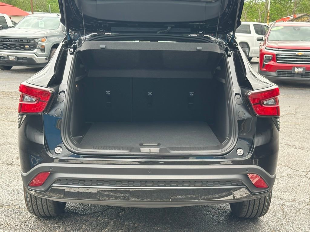 New 2026 Chevrolet Trax RS w/ Driver Confidence Package image 8