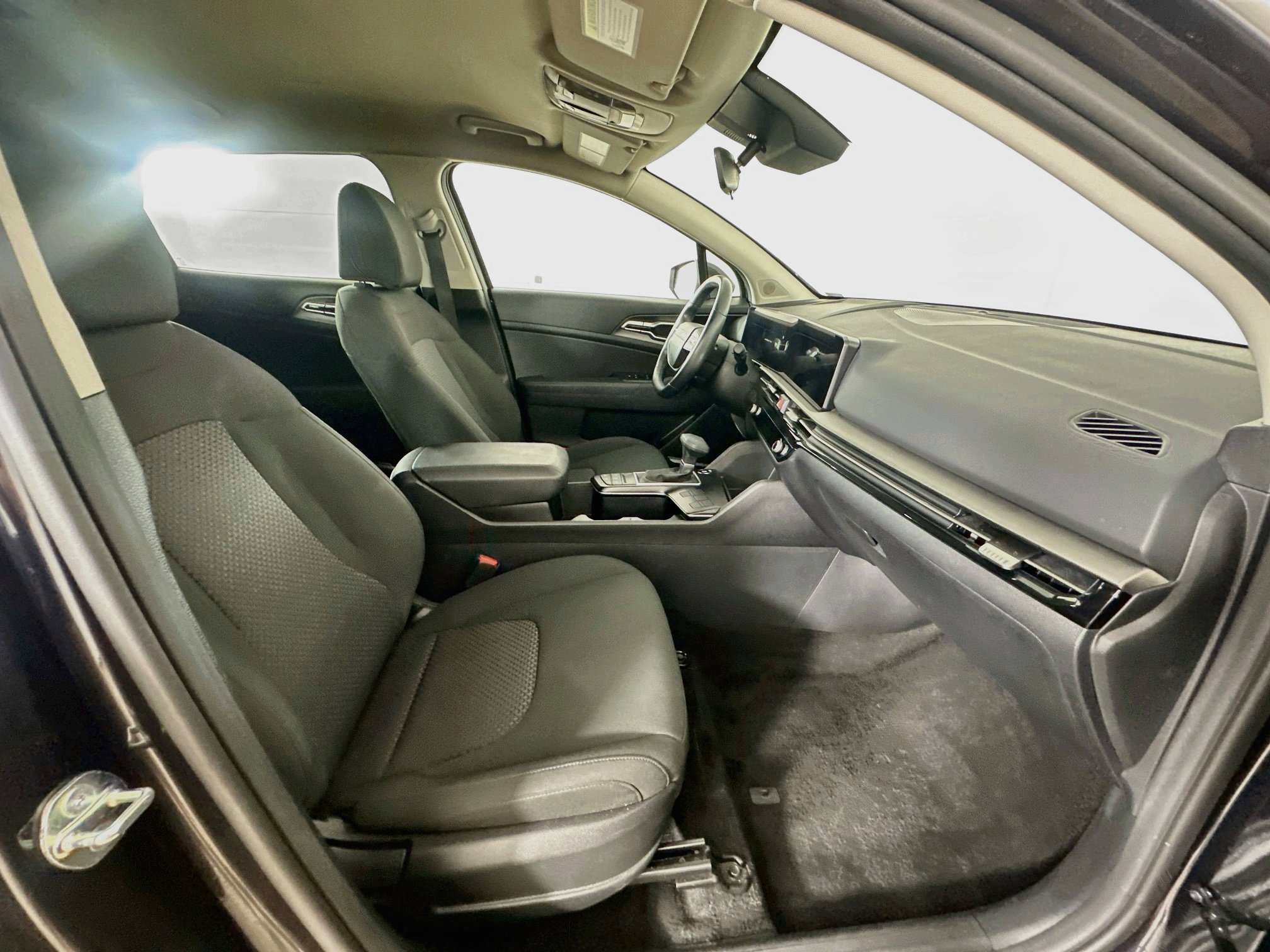 Used 2026 Kia Sportage LX FWD image 29