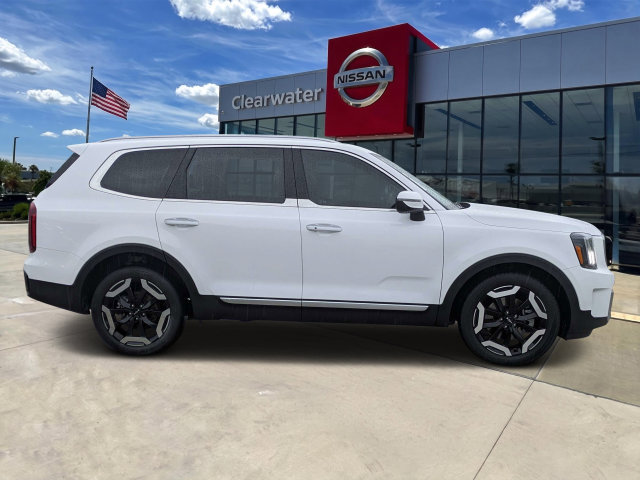 Used 2023 Kia Telluride S FWD image 3