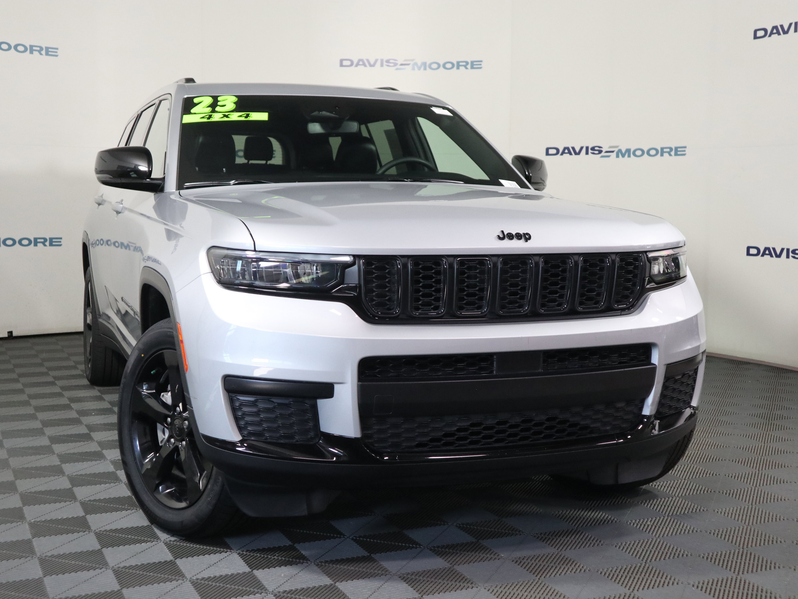 Used 2023 Jeep Grand Cherokee L Laredo AWD/4WD image 2
