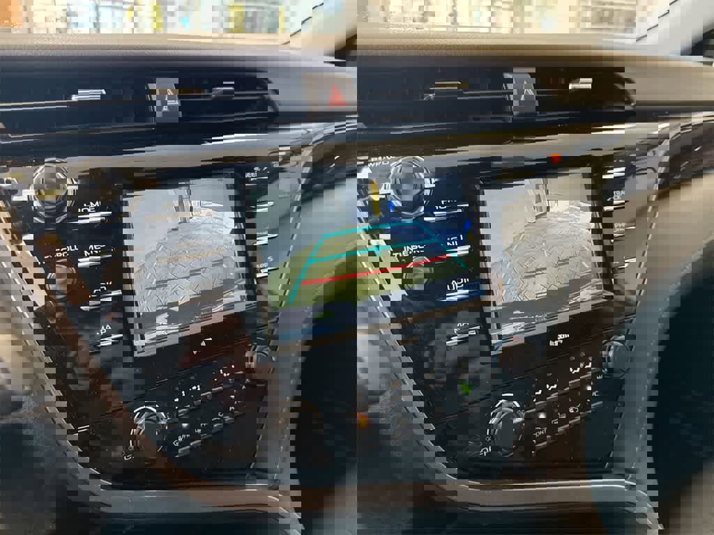 Used 2020 Toyota Camry LE image 28