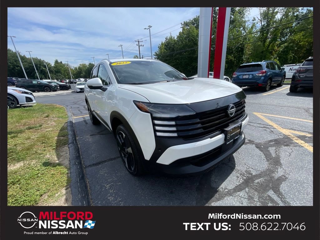 Used 2025 Nissan Kicks SR AWD/4WD image 8