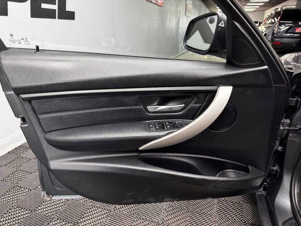 Used 2018 BMW 320i xDrive Sedan image 38