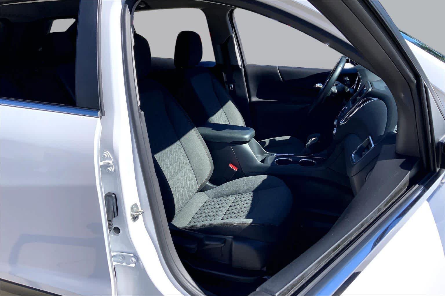 Used 2024 Chevrolet Equinox LT FWD image 9