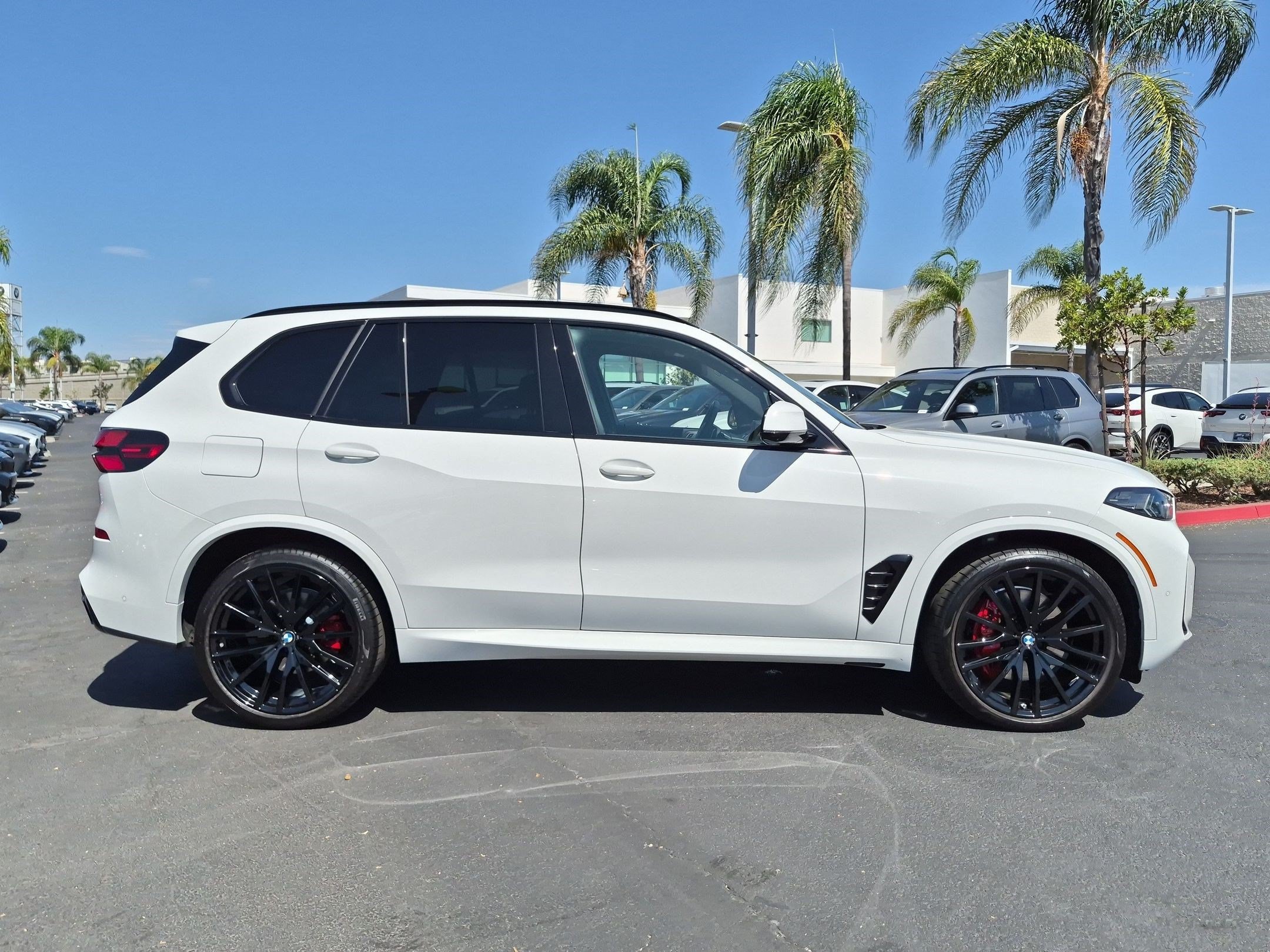 Used 2026 BMW X5 xDrive40i w/ M Sport Package AWD/4WD image 11