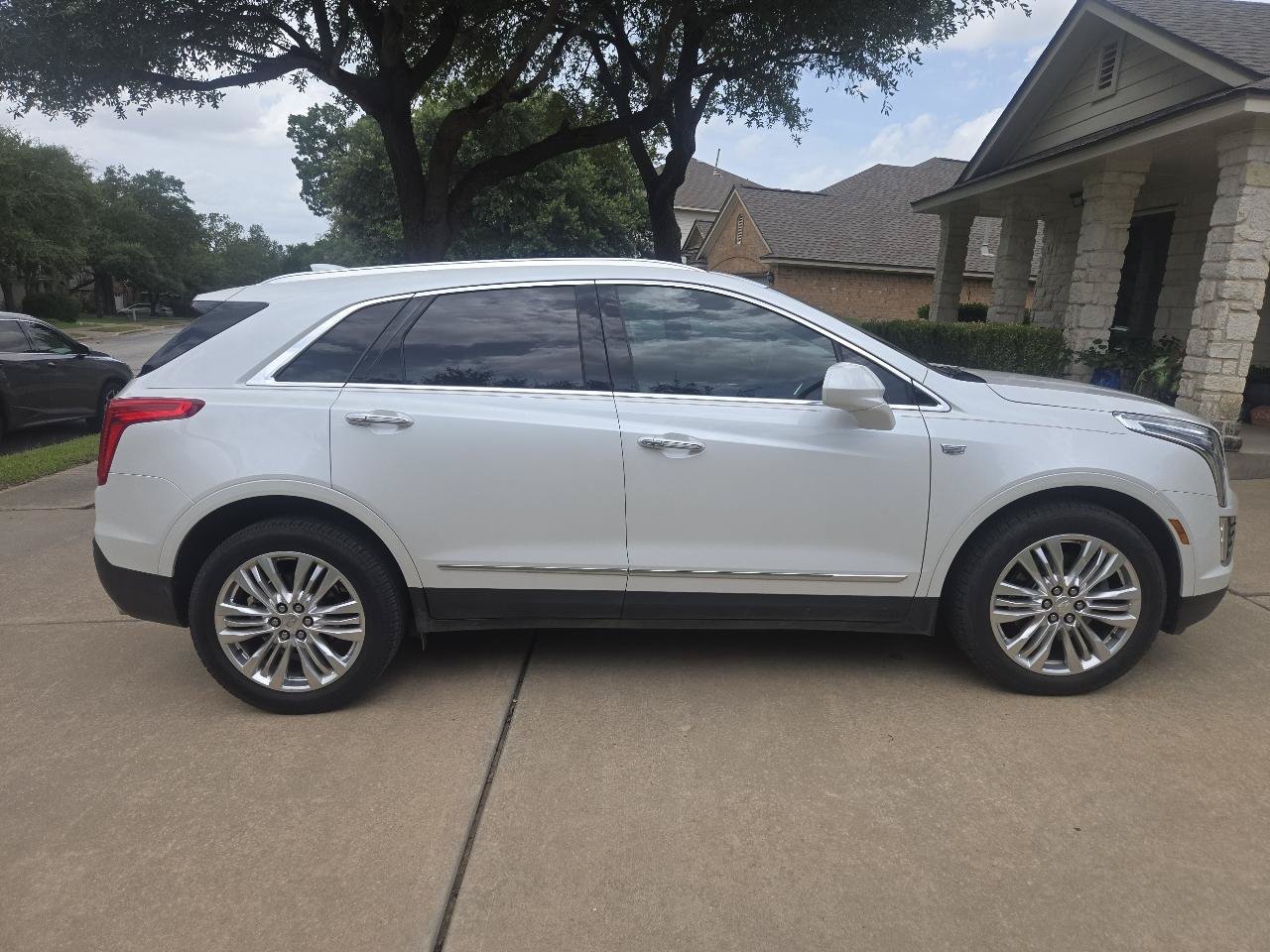 Used 2017 Cadillac XT5 Premium Luxury FWD image 5