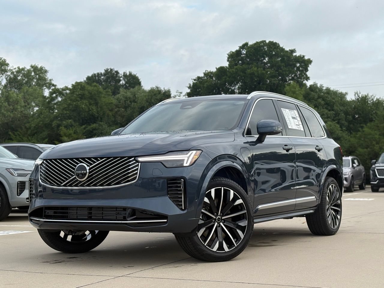 New 2026 Volvo XC90 T8 Plus w/ Protection Package Premier