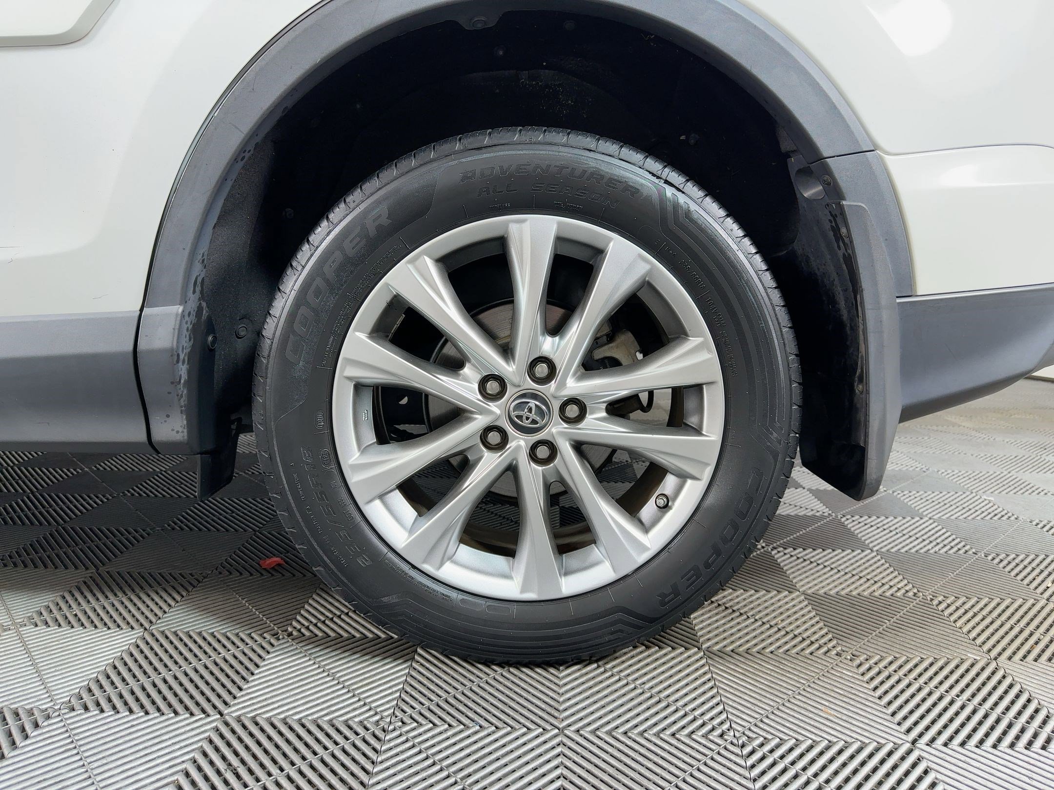 Used 2018 Toyota RAV4 Limited w/ Advanced Technology Package image 10