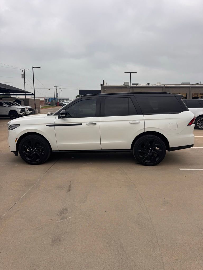 Used 2025 Lincoln Navigator Black Label AWD/4WD image 4