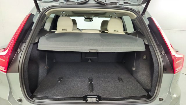 New 2026 Volvo XC40 B5 Plus w/ Protection Package Premier AWD/4WD image 37