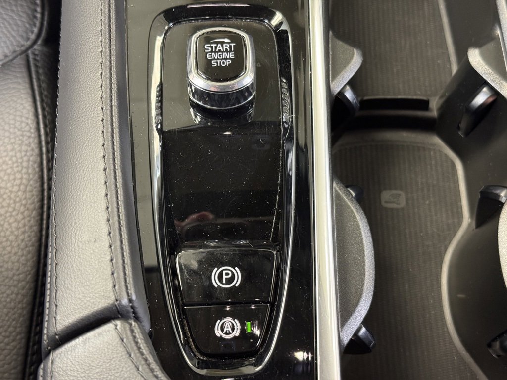 Used 2024 Volvo XC90 B5 Plus image 38