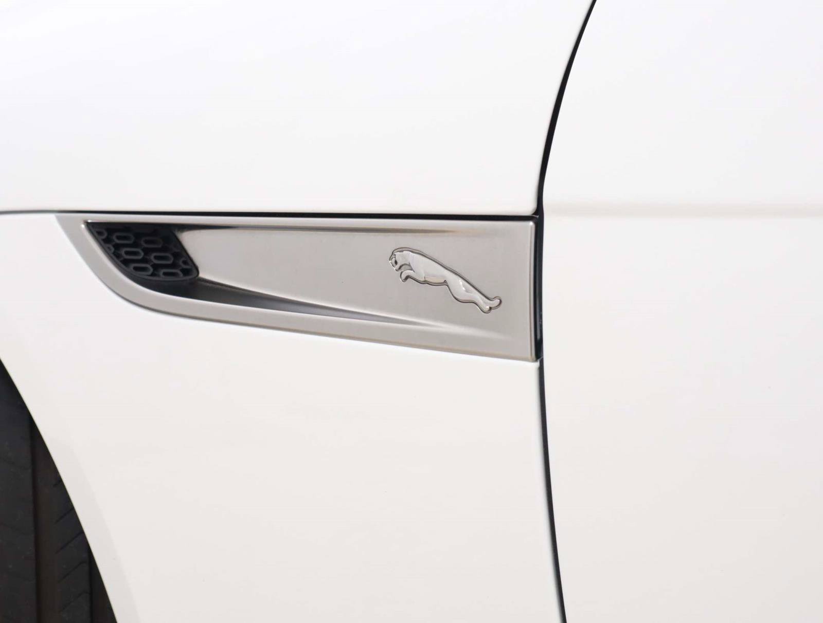 Used 2024 Jaguar F-TYPE Convertible AWD image 10