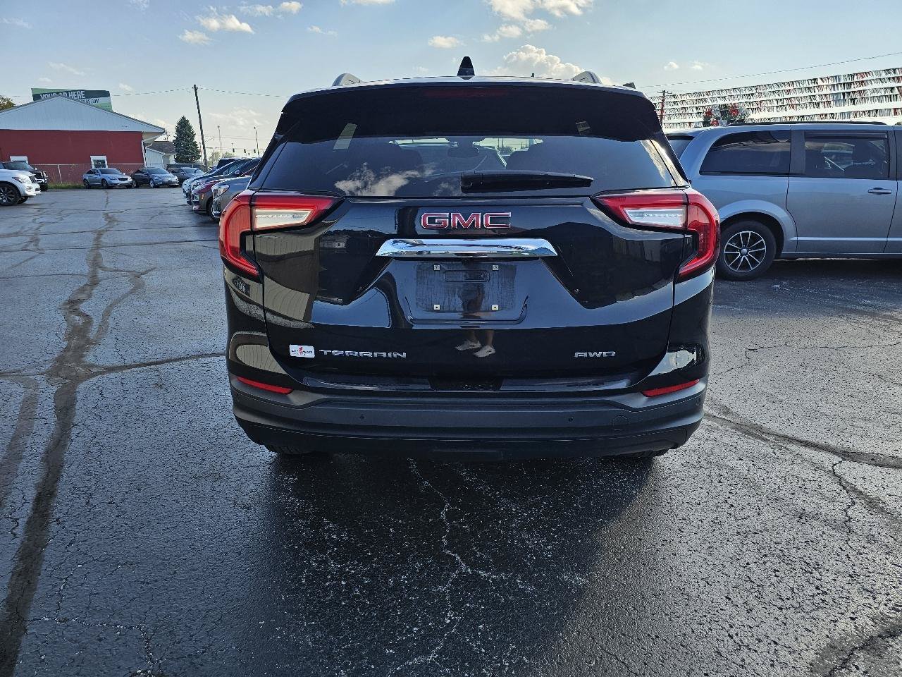 Used 2023 GMC Terrain SLE w/ Driver Convenience Package AWD/4WD image 32