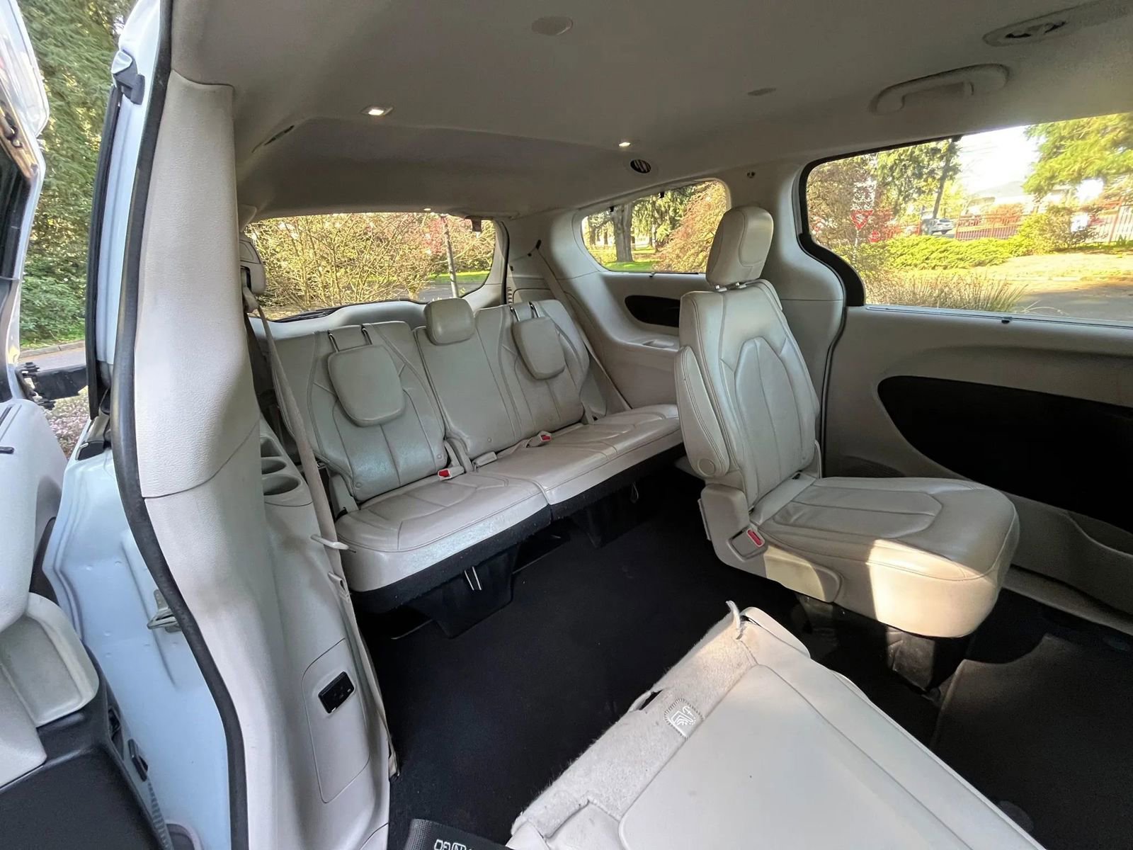 Used 2017 Chrysler Pacifica Touring-L Plus w/ Advanced Safetytec Group image 11