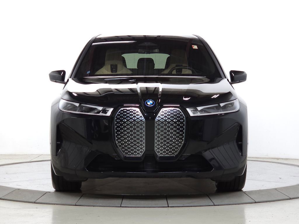 Used 2023 BMW iX xDrive50 w/ Premium Package image 2