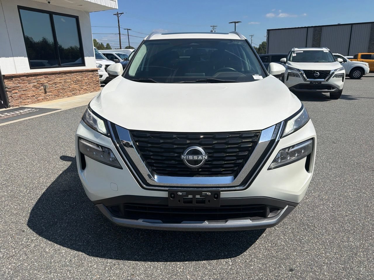 Used 2023 Nissan Rogue SL AWD/4WD image 12