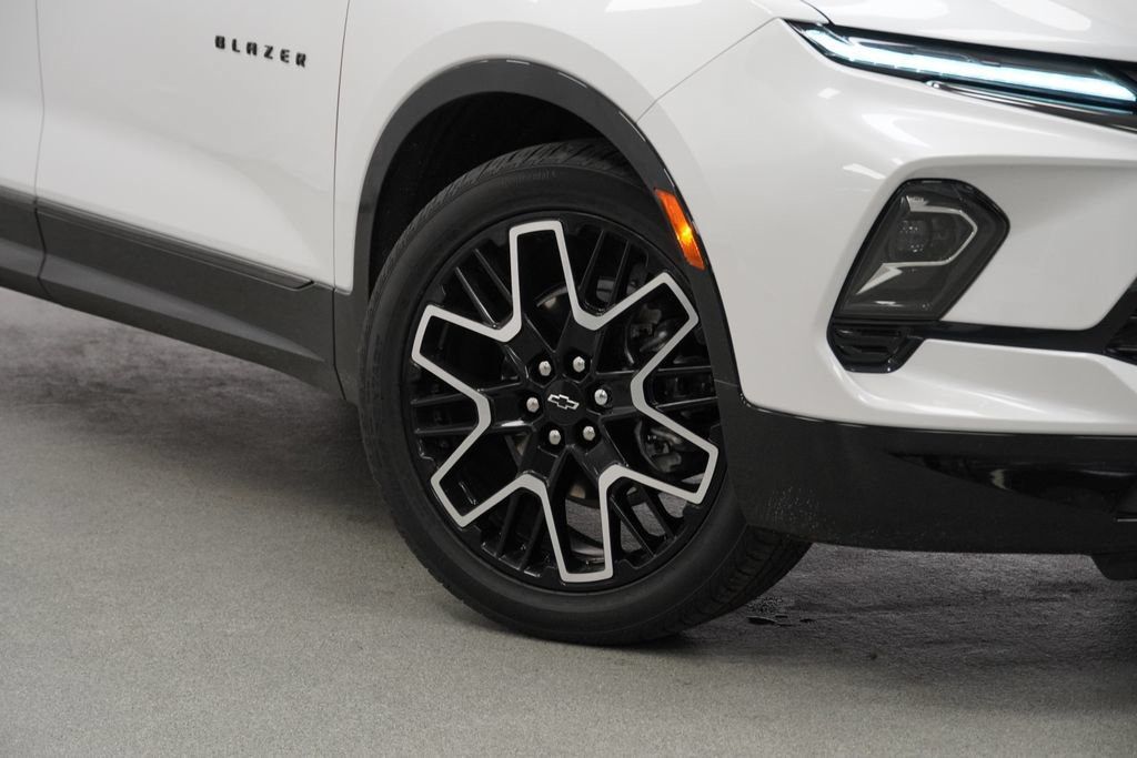 Used 2024 Chevrolet Blazer RS w/ Driver Confidence II Package AWD/4WD image 9