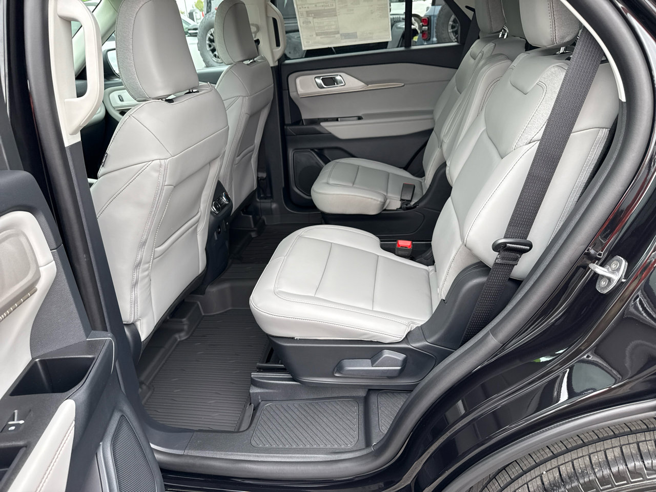 New 2025 Ford Explorer Active image 17