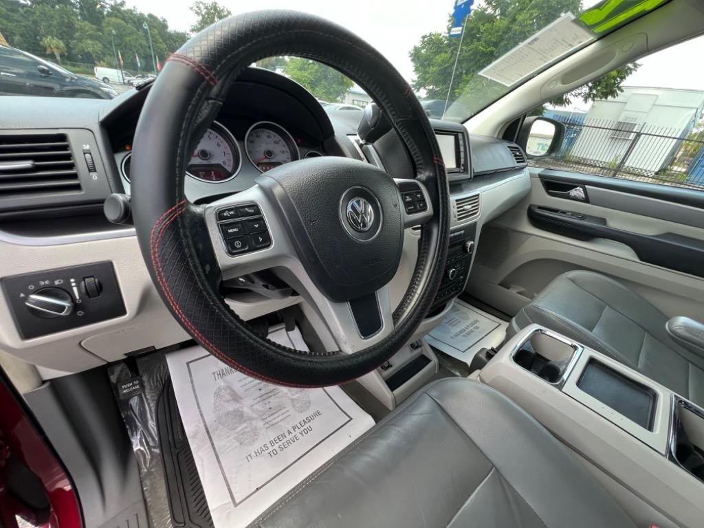 Used 2012 Volkswagen Routan SEL FWD image 14