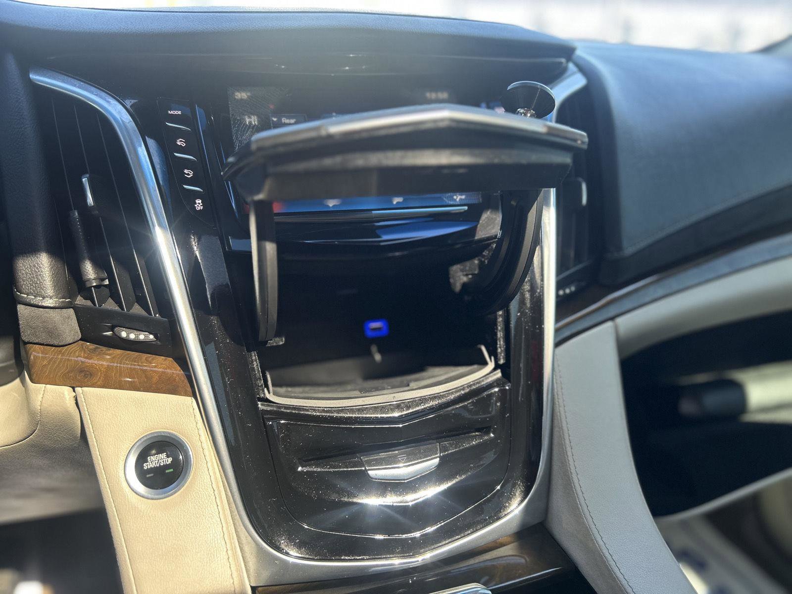 Used 2018 Cadillac Escalade Luxury AWD/4WD image 26