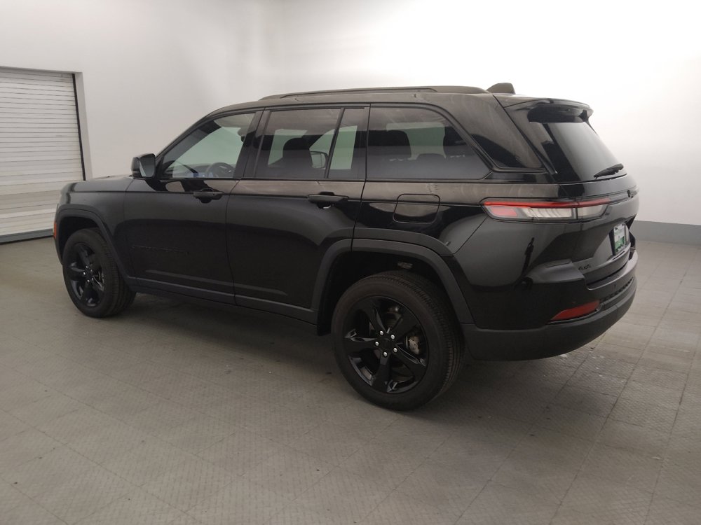 Used 2023 Jeep Grand Cherokee Altitude AWD/4WD image 3