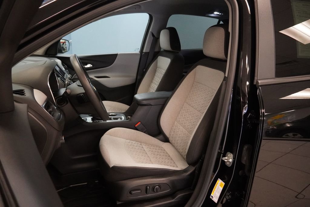 Used 2023 Chevrolet Equinox LS w/ LS Convenience Package image 4