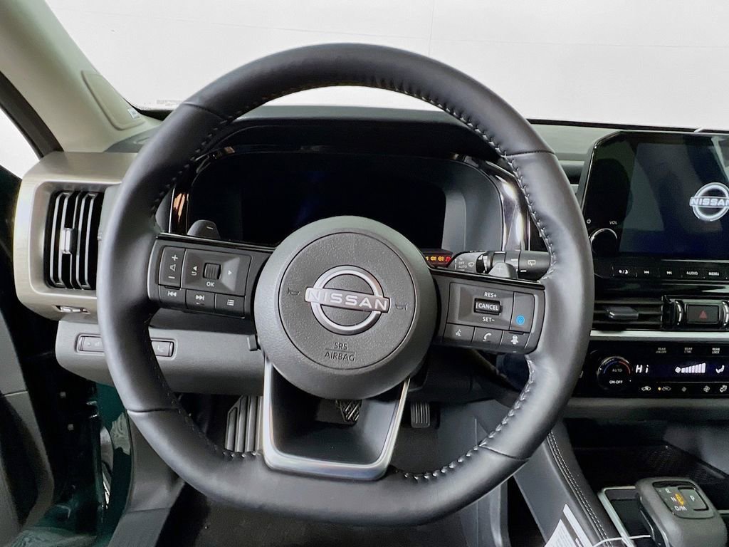 Used 2025 Nissan Pathfinder Platinum image 10