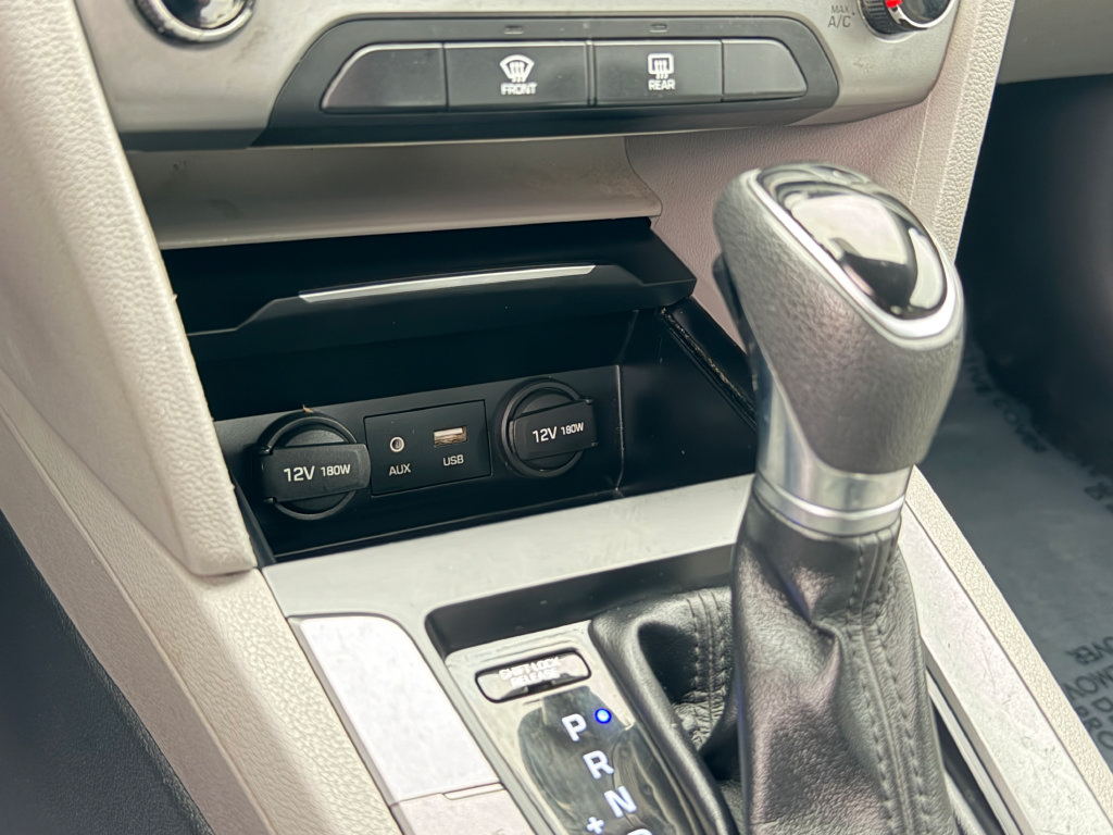 Used 2017 Hyundai Elantra SE FWD image 19