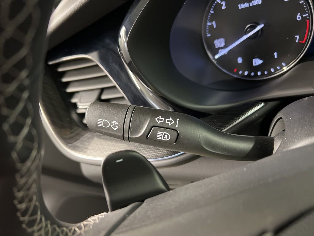 Used 2023 Buick Envision Essence image 18