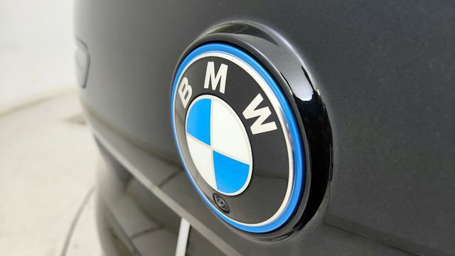 Used 2023 BMW iX M60 image 16