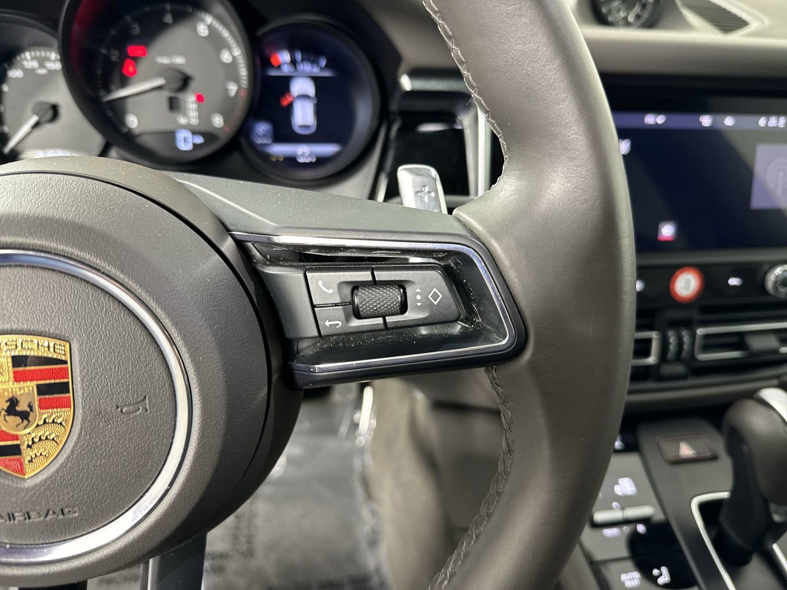 Used 2023 Porsche Macan image 13